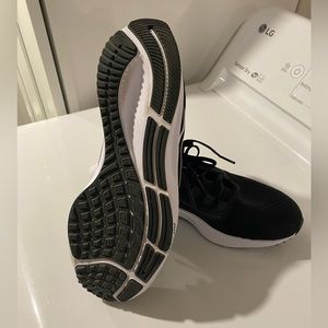 Nike Women’s Air Zoom Pegasus 38 Sneakers Size 9 *Like New*